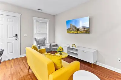 Image de Stylish & Cozy 2-Br Detroit