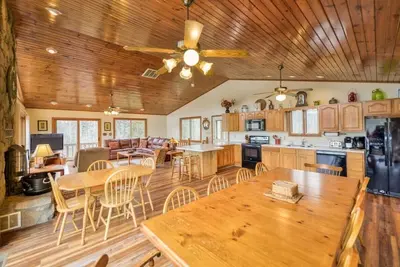 Image de Eagles Landing- Large Waterfront Home, Private Side, Private Boat Ramp, Firepit