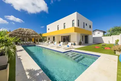 Image de New! Premium Modern 4br | Large Pool | Outdoor Kitchen | Amazing Location