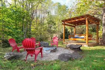 Image de Cozy vibes, Hot Tub, and Fire Pit – Your Perfect Mountain Escape for 8!