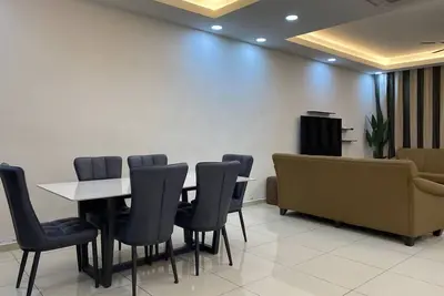 Image de raja residence homestay sendayan seremban n9 2storey 4br free wifi 65in smart tv