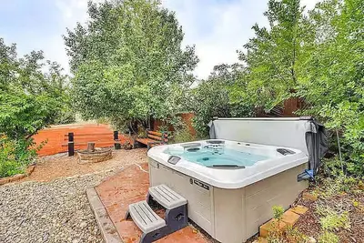 Image de Relax at Fountain: Hot Tub Fun