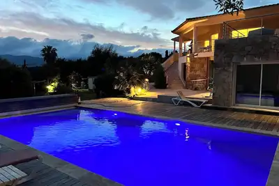 Villa Lorinadu vue mer panoramique (800m) et montagne proche cabanon bleu