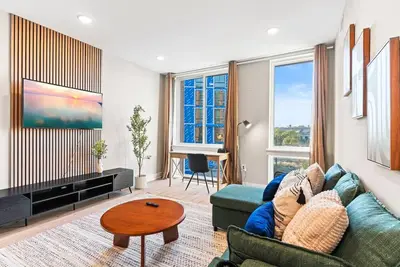 Image de Modern 1br w/ King Bed|W/D|Rooftop|10 mins to Cc!