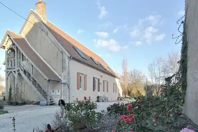 Image de Gîte en forêt avec jardin, terrasse et parking près de la Loire
