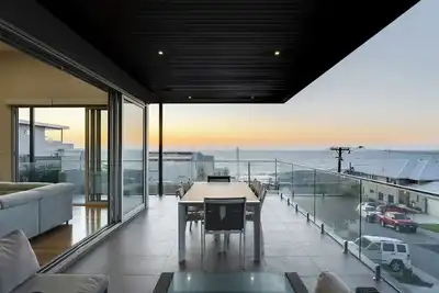 Image de Coastal Luxury with Sunset Views