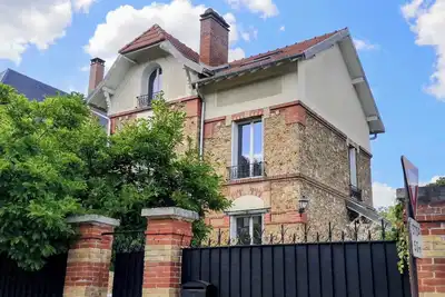 Image de Maison de charme meulière centenaire. Versailles à 15 mn, Paris à 30 mn.