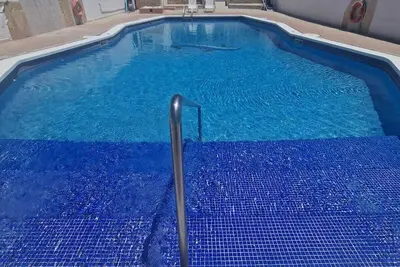 Image de Rénovée, bien située et avec une grande piscine