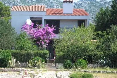 Image de Apartment \"Stipe\" directly by the sea with beach access from the garden.