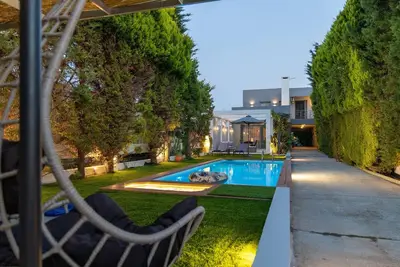 Hestia Grey Villa Luxury Property next to the Beach near Rethimno