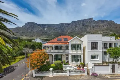 Image de This gorgeous Victorian Heritage home, centrally located in Cape Town to stay