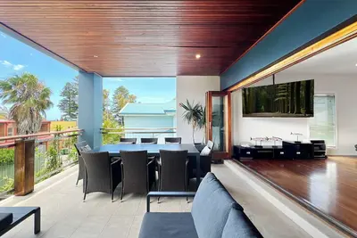 Image de Heart of the Village - Walk to the Waters Edge