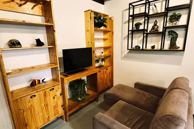 Image de Fully renovated guest house with private access - just 3 blocks from the Beach