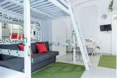 Image de Island Essence - Island / Garibaldi Area - 100m Vertical Woods.