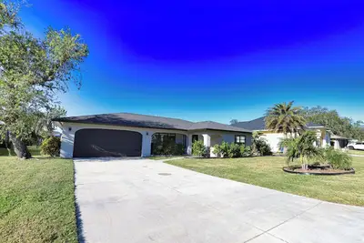 Venice Vacay! Pet-friendly pool home in Venice Fl!