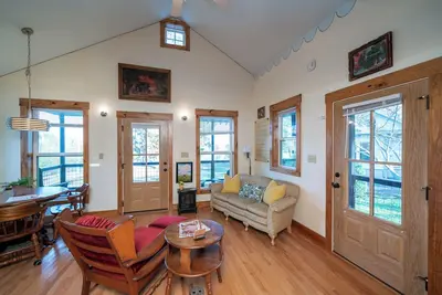 Image de Sproul Cottage- On Lake O' the Pines- Ada