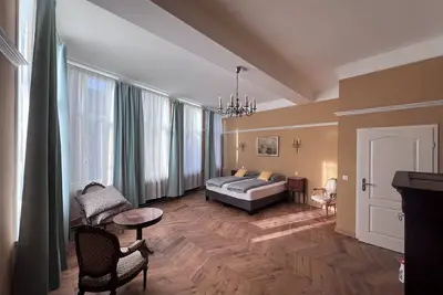 Image de Experience Bruges. A room in a 600-year-old Gothic house