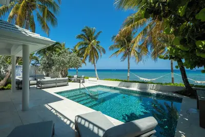 Image de Even Keel 4 Bedroom Villa - Oceanfront Bliss