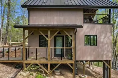 Image de Lofty Ledges Hangout at French Broad River Farms