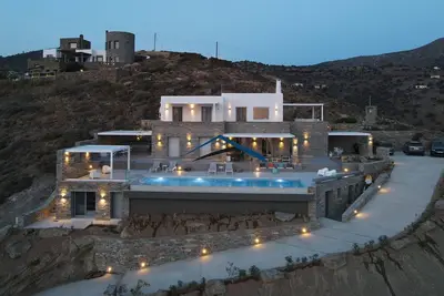 Image de Luxurious villa with a large pool and fantastic sea and sunset view. Sleeps 14.