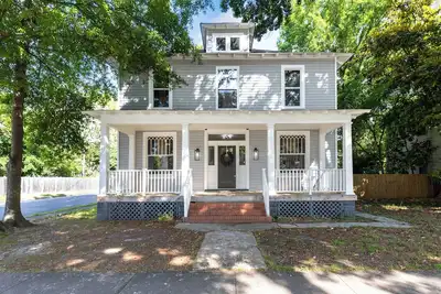 Image de Spacious 4-bedroom house in charming Richmond with WiFi and Ac