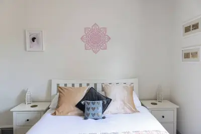 Stylish Super King Garden View: Sleeps 2