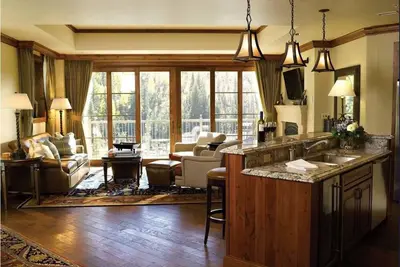 Image de Ritz Vail 3 Bed/3. 5 Bath. Sleeps 8-Winter 2027 1/2-1/9 or 2/13-2/20 or 3/27-4/3