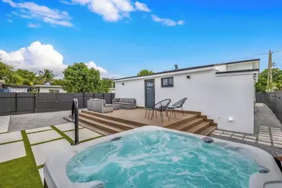 Image de Design Dist Living:Pool, Basketball CourtandNespresso