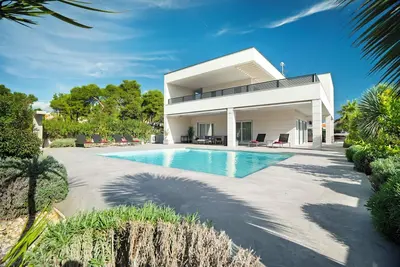 Modern house, heated 9x6 m pool!
