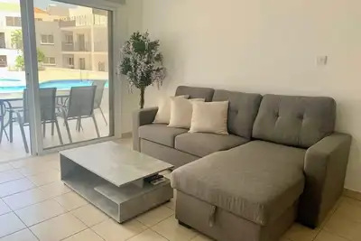 Spacious 2 Bed Ground Floor Apartment With Pool