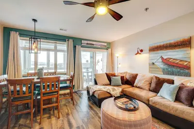 Image de Balcony & Serene Views: Cozy Condo in Huddleston!