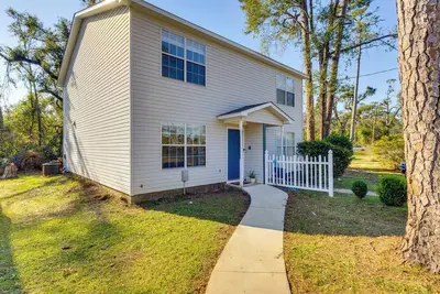 Image de 3 Mi to Fsu: Townhome w/ Patio in Tallahassee!