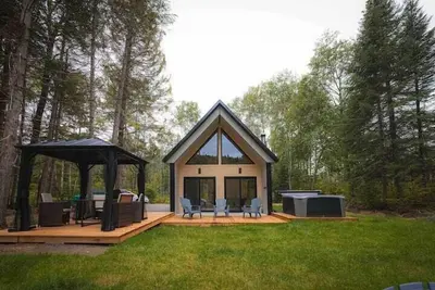 Chalet Le Bébé Falaise, bord de l'eau!