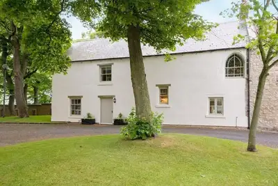 Image de A Beautiful 13th Century Farmhouse, Real Log Burner and Exposed Original Beams.