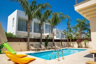 Image de SunnyVillas: 3br Family Villa ☆Pool☆Walk to Beach