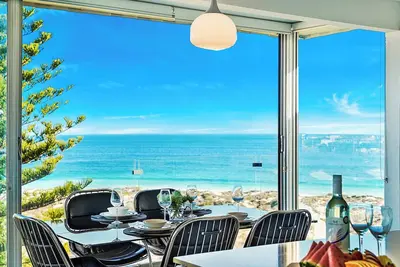 Image de Breathtaking Oceanview Penthouse With Beach Access