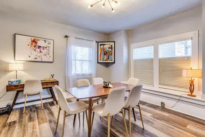 Image de Short Walk to Wesley Hospital - 3 Beds W/ W&D!