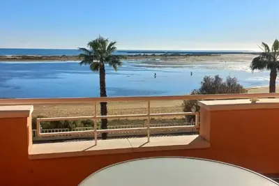 Image de Beautiful apartment with a view of the Atlantic Ocean right on the beach