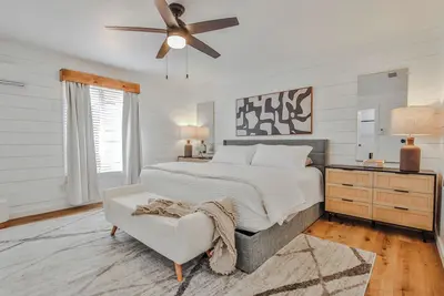 Image de Charming 3-bedroom house in Lubbock with incredible outdoor living  Ac and WiFi