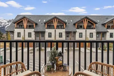 Image de Brand New - Cozy Elegance in the Rockies