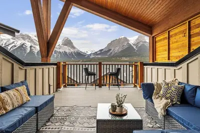 Image de Brand New - Top Floor Modern Luxury with Unbeatable Views