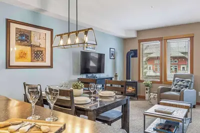 Image de Iconic Mountain Views 2br/2Bth/Pool/HotTub/Bbq