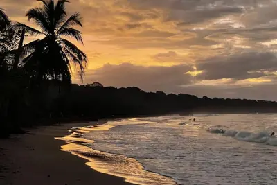 Image de Walk to Beach | Poolside View | Local Vibes