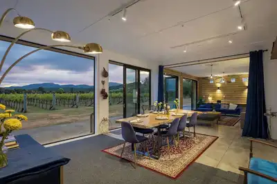Image de Idyllic Vineyard Farmstay. Ideal for large groups and boating enthusiasts!