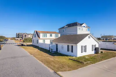 Image de Oregon's Corner: Historic Kill Devil Hills Home, Steps from Beach