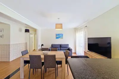 Image de Modern & comfy: Beach 4min walk, Balcony, 3 bedrooms, sleeps 8