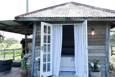 Image de \n\nThis 1800s Creamery has been transformed into a unique luxury retreat.