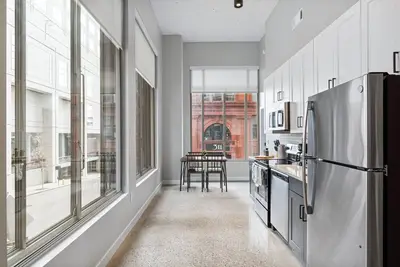 Chic 2-Bed Apartment in Cincinnati's Otr District