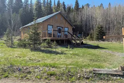 Image de Rustic 2 Bed 1 Bath Cottage in Kaministiquia w Breathtaking Views of the Valley