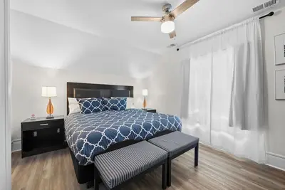 Image de 2nd-Floor Retreat in Vibrant Detroit | 2 Bedroom